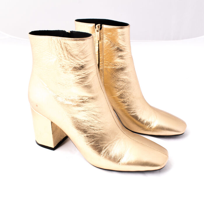 strap up thigh high boots