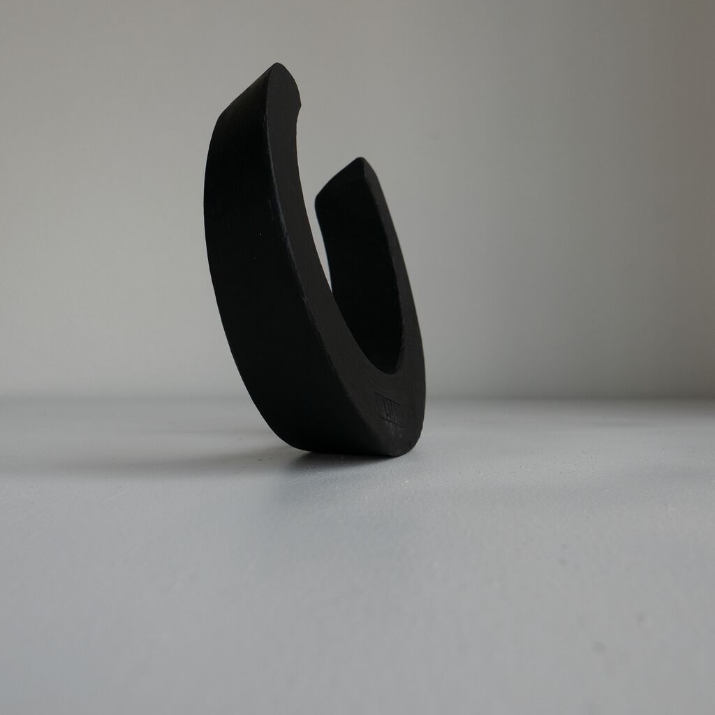 Putting Goal - Black Concrete